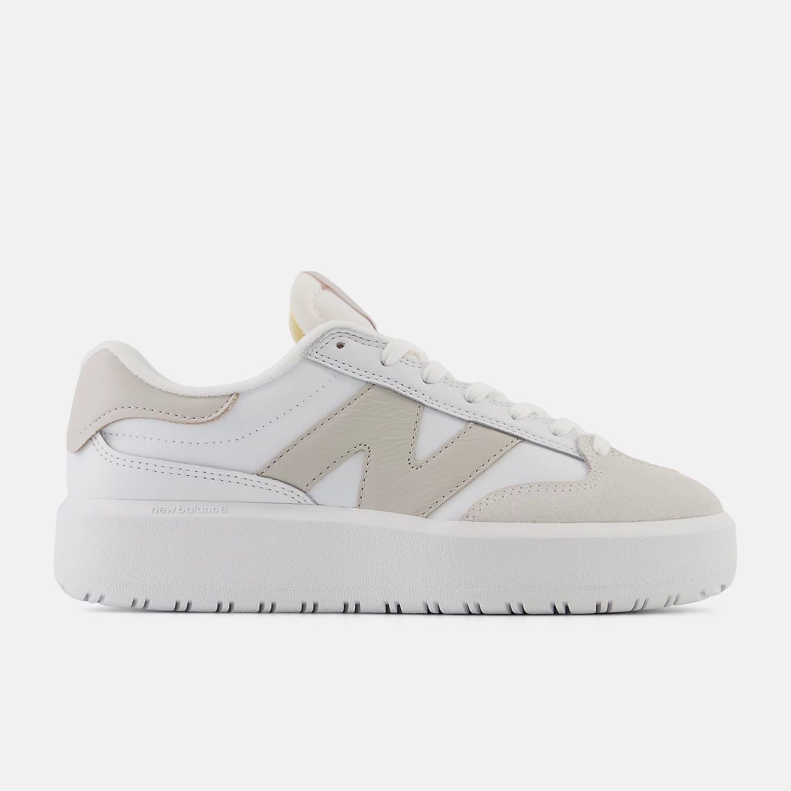 New balance white casual shoes best sale