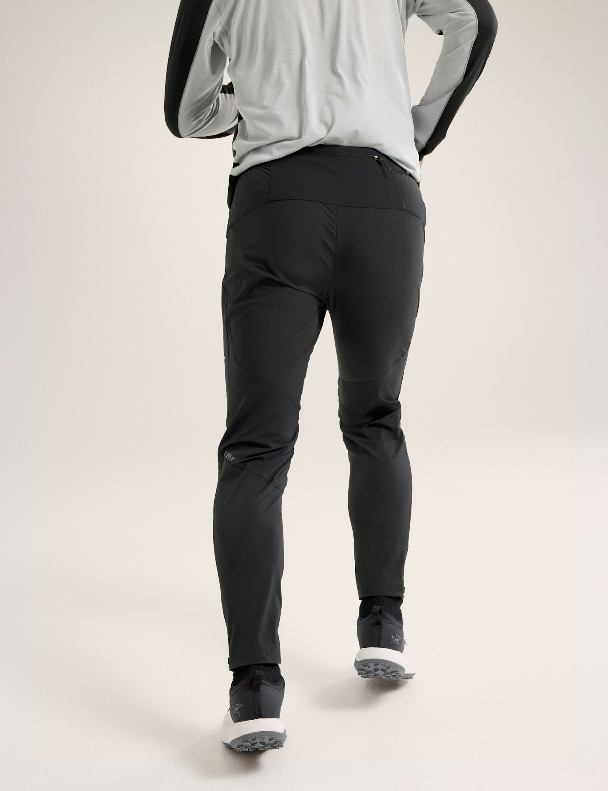 F24-X000008256-Norvan-Insulated-Pant-Black-Back-View.jpg