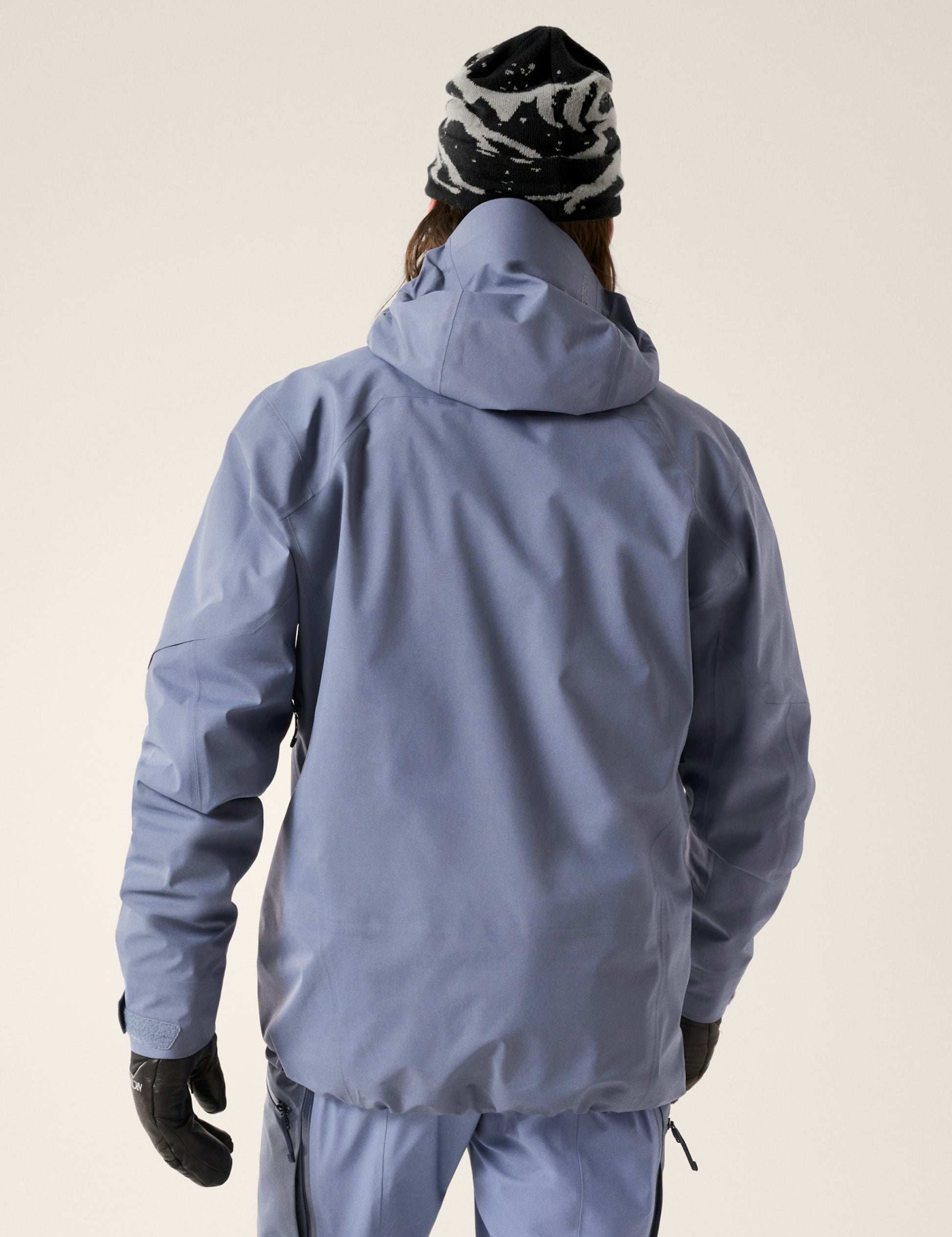 F24-X000008922-Sabre-Jacket-Stratus-Back-View.jpg