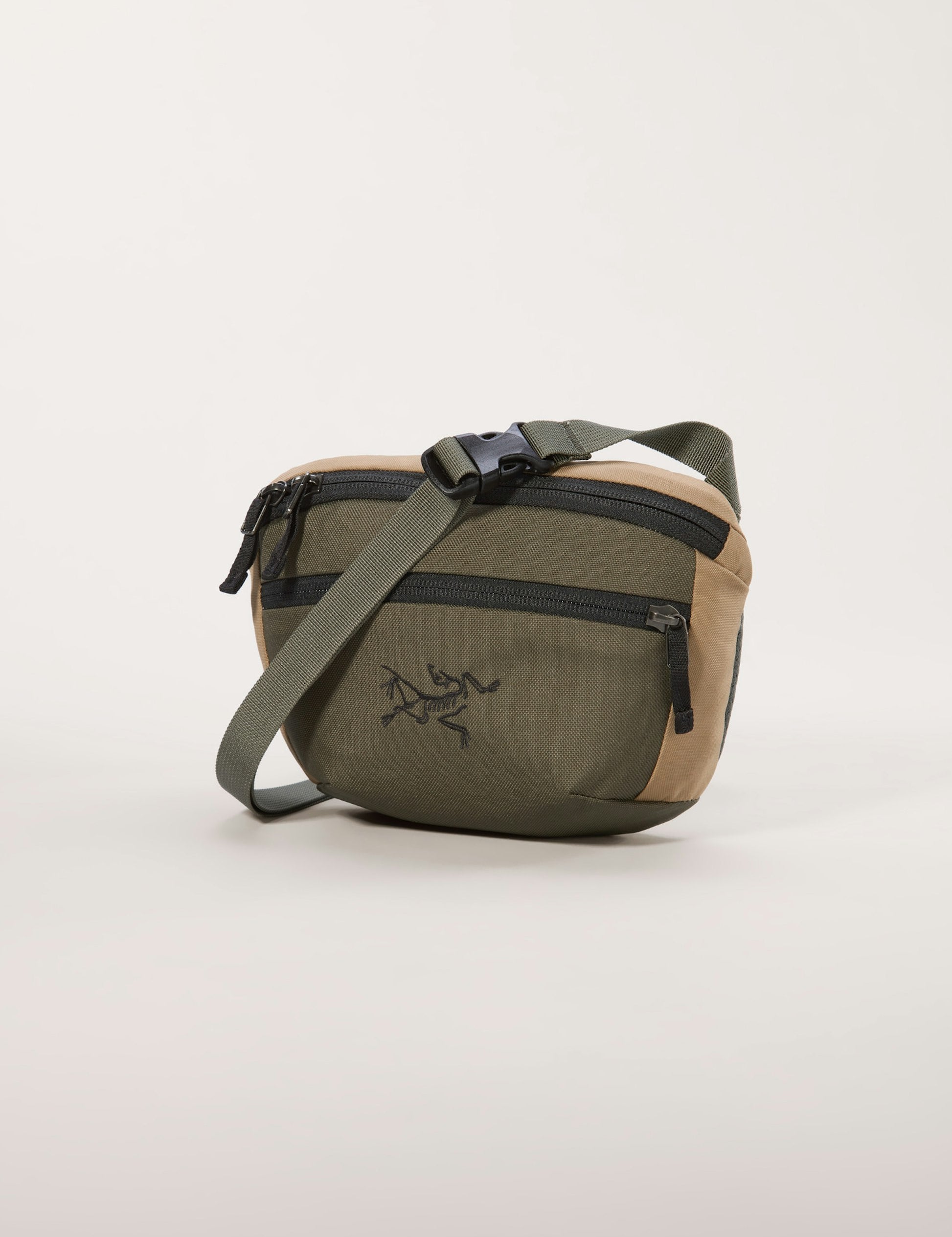 F24-X000009234-Mantis-1-Waist-Pack-Tatsu-Canvas-Black-Front.jpg