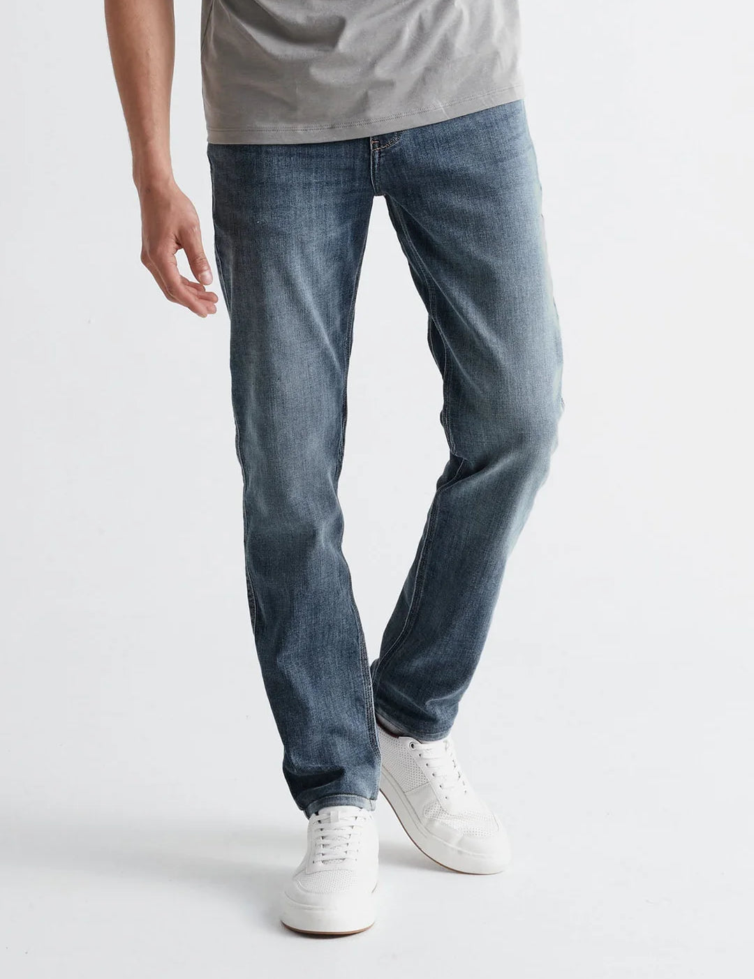 MFLS5021-PERFORMANCE-DENIM-SLIM-TIDAL_3140-FT3.webp