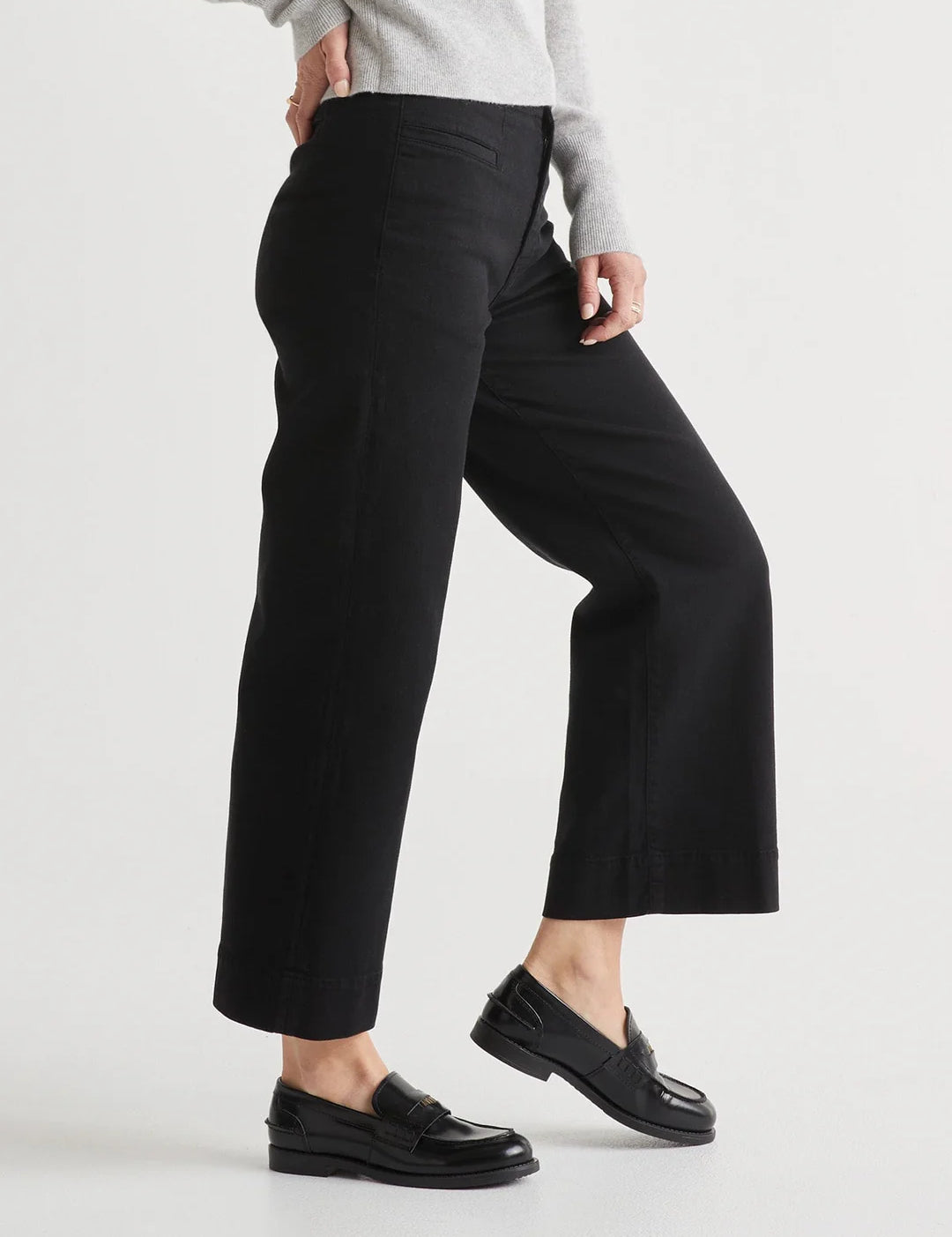 WPMR1015-LuxTwill-High-Rise-Trouser-Black_3663-ECOM.webp