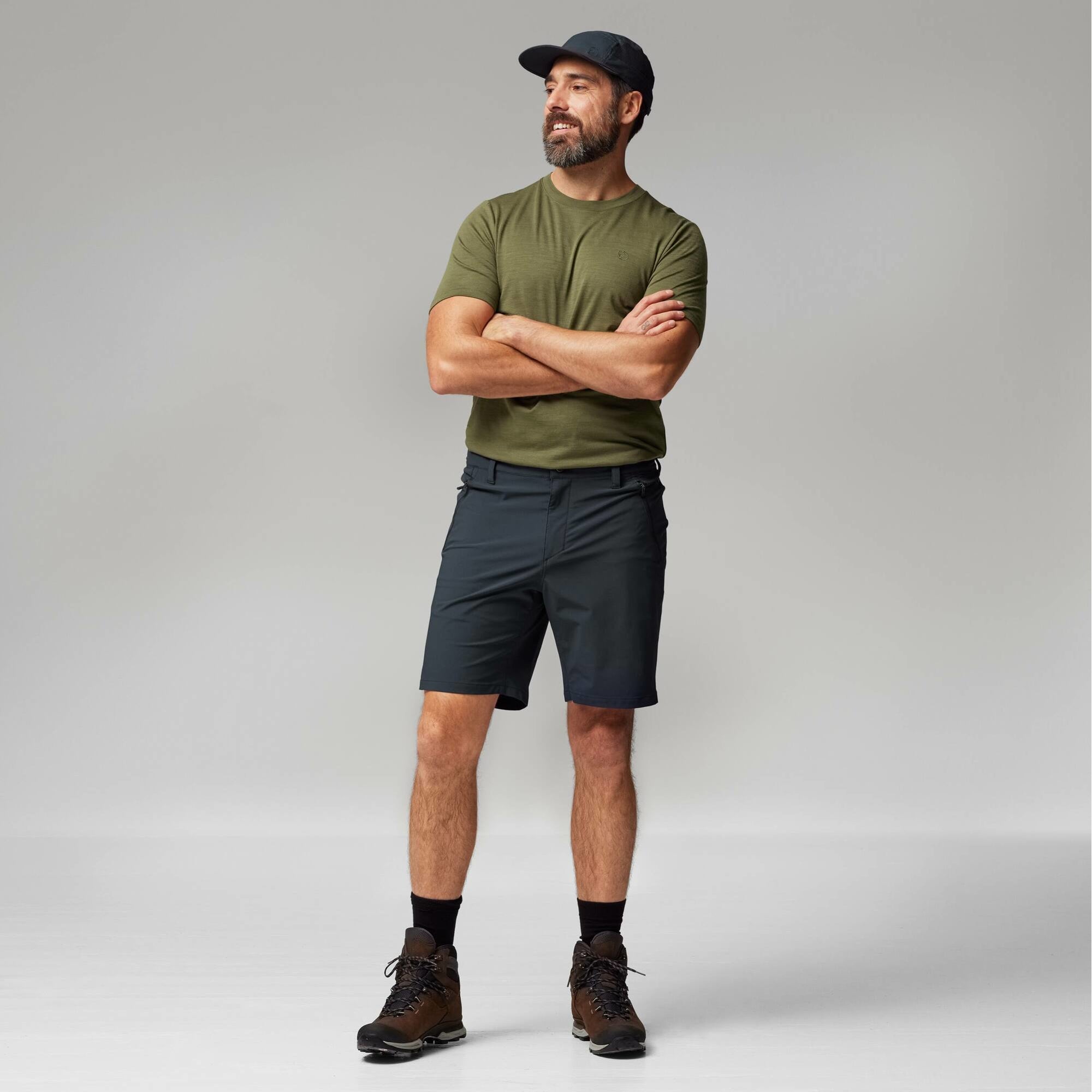 abisko_trail_stretch_shorts_m_12200165-555_c_model_fjr.jpg