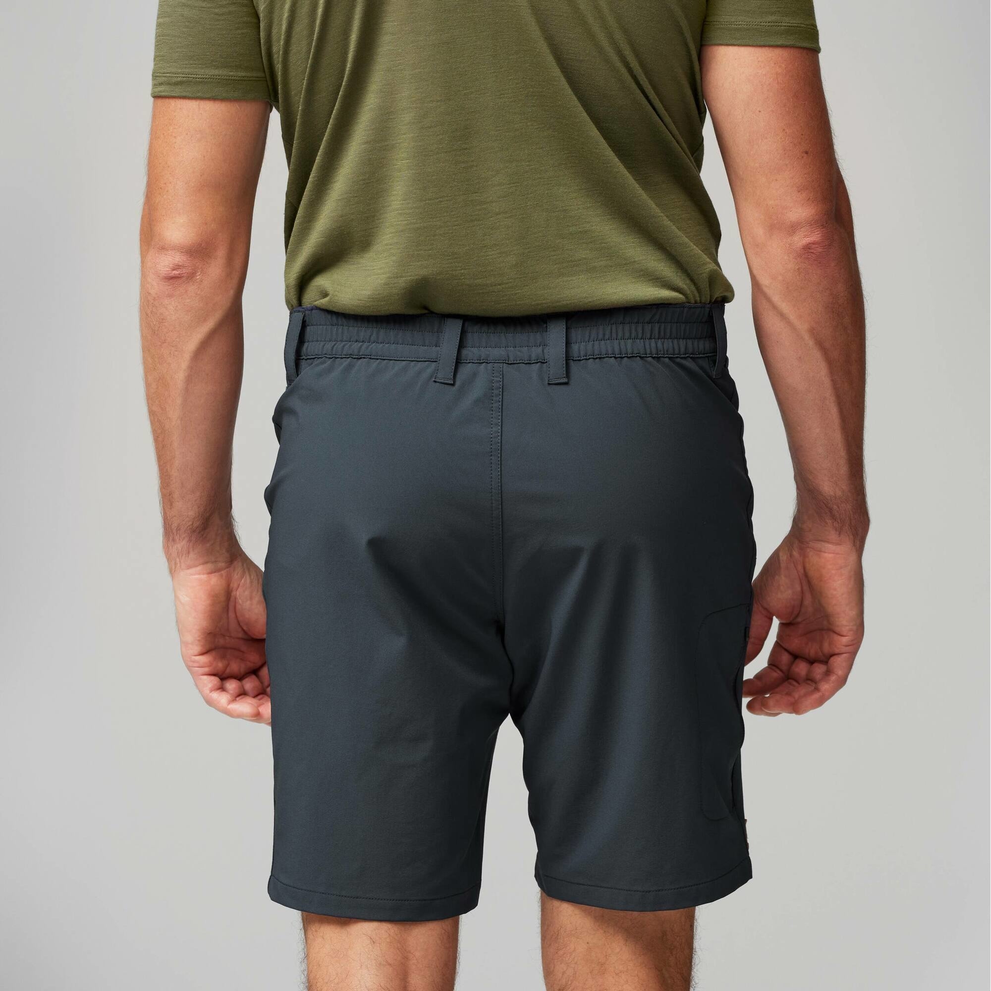 abisko_trail_stretch_shorts_m_12200165-555_d_model_fjr.jpg