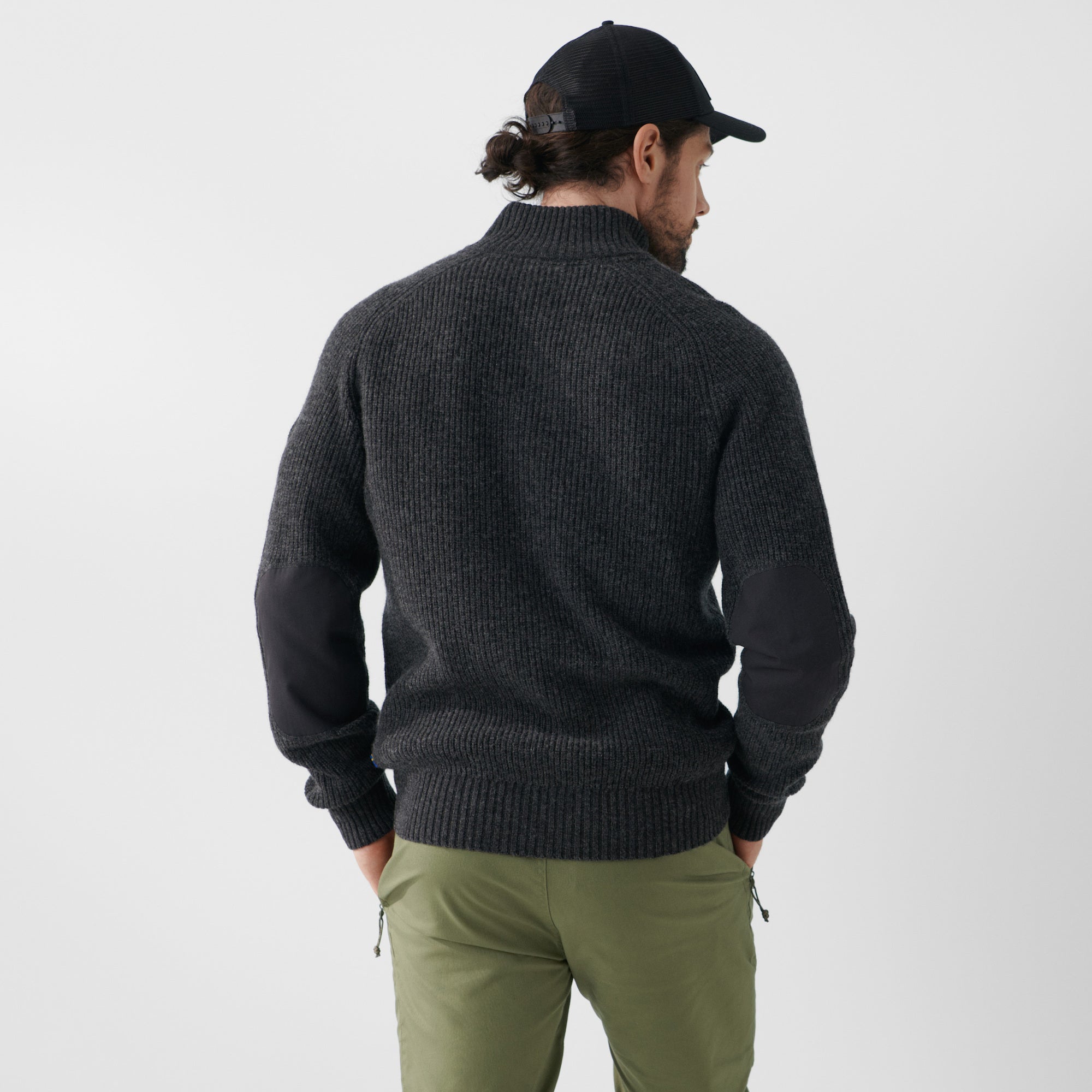 ovik_zip_cardigan_knit_m_87071-030_d_model_fjr.jpg